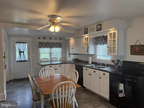 Kitchen - 27665 Fairmount Rd, Westover, MD 21871 photo 4 of 6