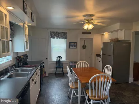 Kitchen - 27665 Fairmount Rd, Westover, MD 21871 photo 5 of 6