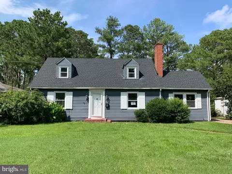 12 Hall Hwy, Crisfield, MD 21817