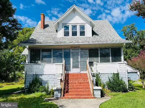 225 N N Somerset Ave, Crisfield, MD 21817