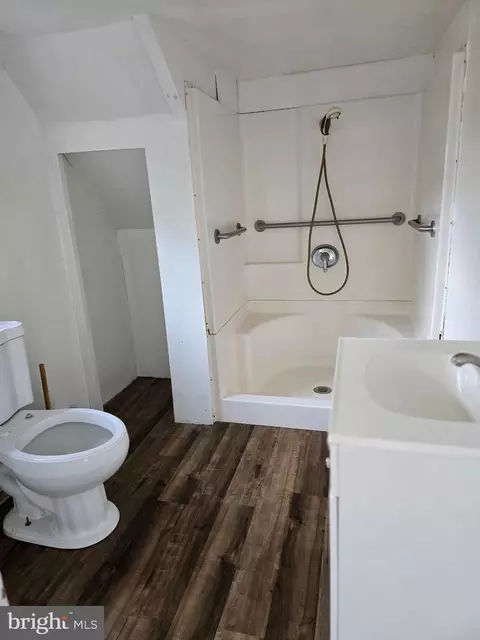 Bath - 40 Maple St, Crisfield, MD 21817 photo 2 of 2