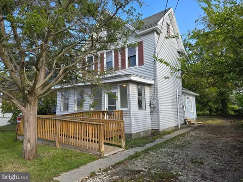 40 Maple St, Crisfield, MD 21817