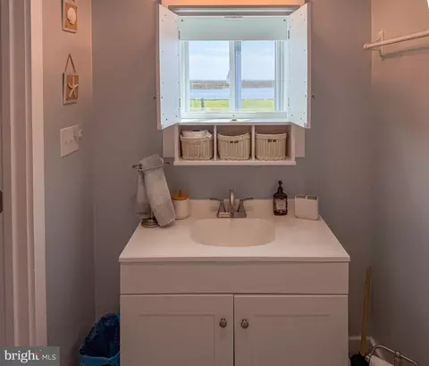Bath - 25830 Rumbley Rd, Westover, MD 21871 photo 2 of 3