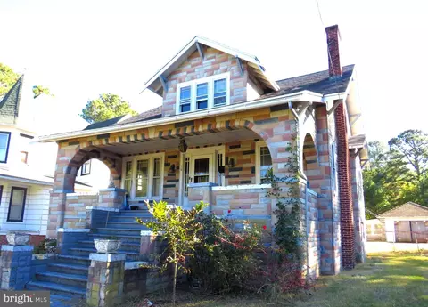 16 E Chesapeake Ave, Crisfield, MD 21817