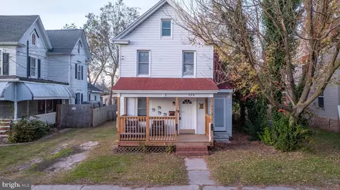 328 Pine St, Crisfield, MD 21817