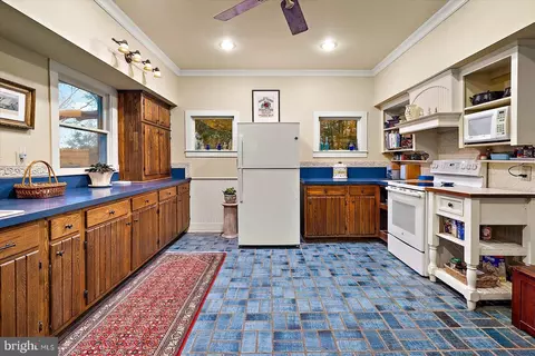 Kitchen - 27947 Fairmount Rd, Westover, MD 21871 photo 2 of 5
