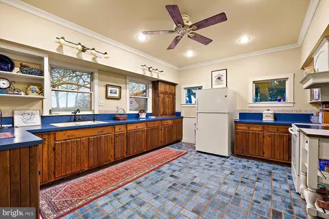 Kitchen - 27947 Fairmount Rd, Westover, MD 21871 photo 1 of 5