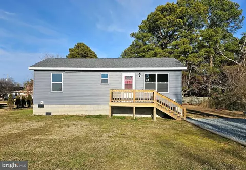 26404 Franklin Ln, Crisfield, MD 21817