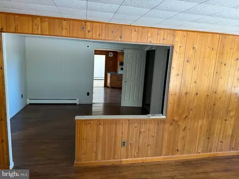 Living - 7366 River Rd, Westover, MD 21871 photo 5 of 6