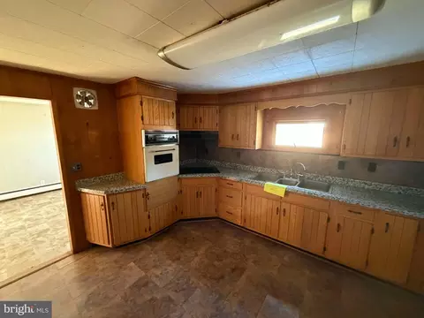 Kitchen - 7366 River Rd, Westover, MD 21871 photo 1 of 2