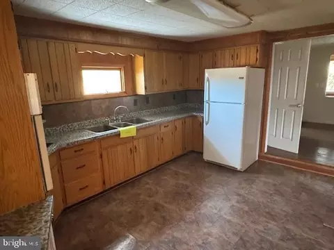Kitchen - 7366 River Rd, Westover, MD 21871 photo 2 of 2