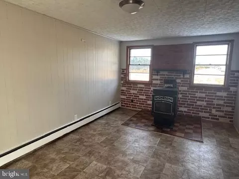 Living - 7366 River Rd, Westover, MD 21871 photo 6 of 6