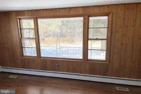 Living - 7366 River Rd, Westover, MD 21871 photo 3 of 6