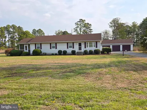 27030 Hearts Dr, Crisfield, MD 21817