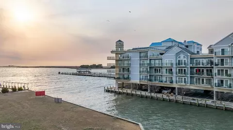 1 Dock St #203, Crisfield, MD 21817