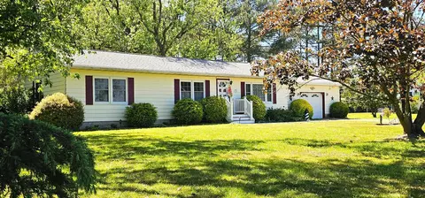 27195 Hearts Ease Rd, Crisfield, MD 21817
