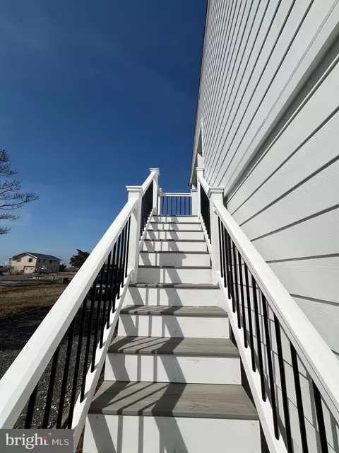 Exterior - 25785 Drum Point Rd, Westover, MD 21871 photo 6 of 7
