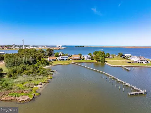 560 Wellington Rd, Crisfield, MD 21817