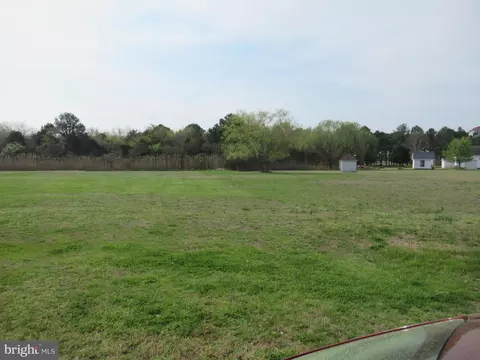 24 Hammock Pointe, Crisfield, MD 21817