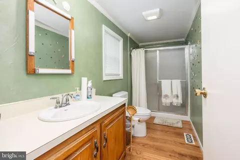 Bath - 7940 Riverview Rd, Westover, MD 21871 photo 3 of 4