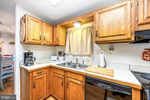 Kitchen - 7940 Riverview Rd, Westover, MD 21871 photo 4 of 5