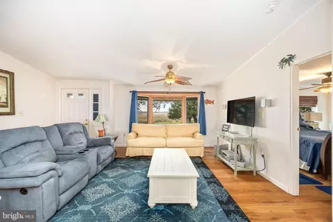 Living - 7940 Riverview Rd, Westover, MD 21871 photo 2 of 5