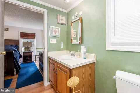 Bath - 7940 Riverview Rd, Westover, MD 21871 photo 4 of 4