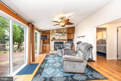 Living - 7940 Riverview Rd, Westover, MD 21871 photo 5 of 5