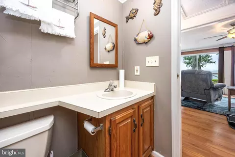 Bath - 7940 Riverview Rd, Westover, MD 21871 photo 2 of 4