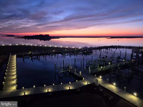 101 Williams St #303, Crisfield, MD 21817