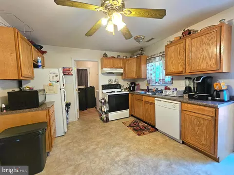 Kitchen - 8339 Upper Hill Rd, Westover, MD 21871 photo 2 of 2