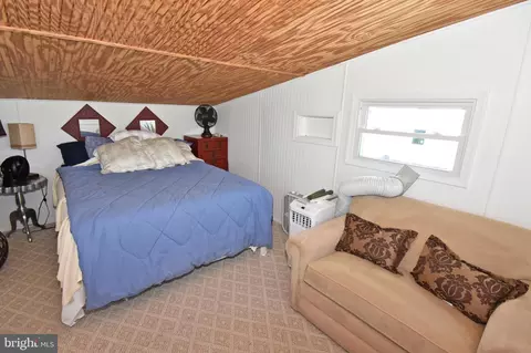 Bedroom - 25795 Drum Point Rd, Westover, MD 21871 photo 5 of 7
