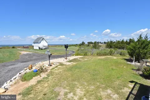 Exterior - 25795 Drum Point Rd, Westover, MD 21871 photo 4 of 9