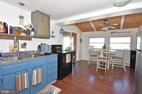 Kitchen - 25795 Drum Point Rd, Westover, MD 21871 photo 3 of 3