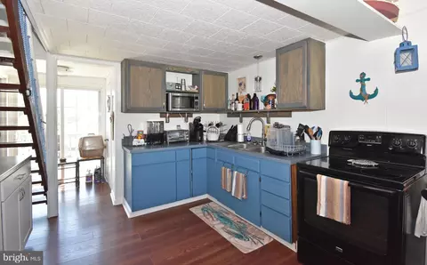Kitchen - 25795 Drum Point Rd, Westover, MD 21871 photo 2 of 3