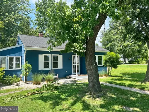 209 E Maple Ave, Saint Michaels, MD 21663 photo 2