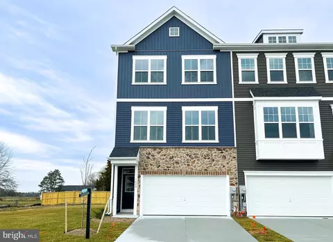 1025 Champlain Ct, Trappe, MD 21673