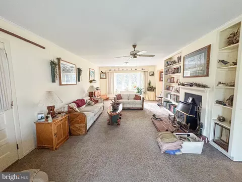 Living - 9205 Mallard Point Ct, Mcdaniel, MD 21647 photo 2 of 4