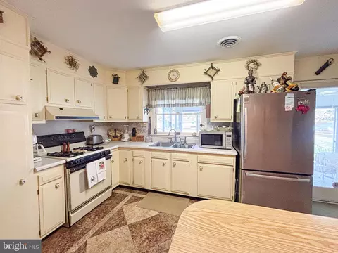 Kitchen - 9205 Mallard Point Ct, Mcdaniel, MD 21647 photo 1 of 4