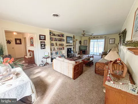 Living - 9205 Mallard Point Ct, Mcdaniel, MD 21647 photo 4 of 4