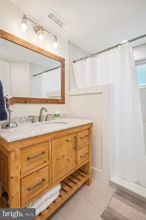 Bath - 109 E Maple Ave, Saint Michaels, MD 21663 photo 3 of 5