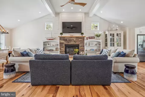 Living - 109 E Maple Ave, Saint Michaels, MD 21663 photo 4 of 5