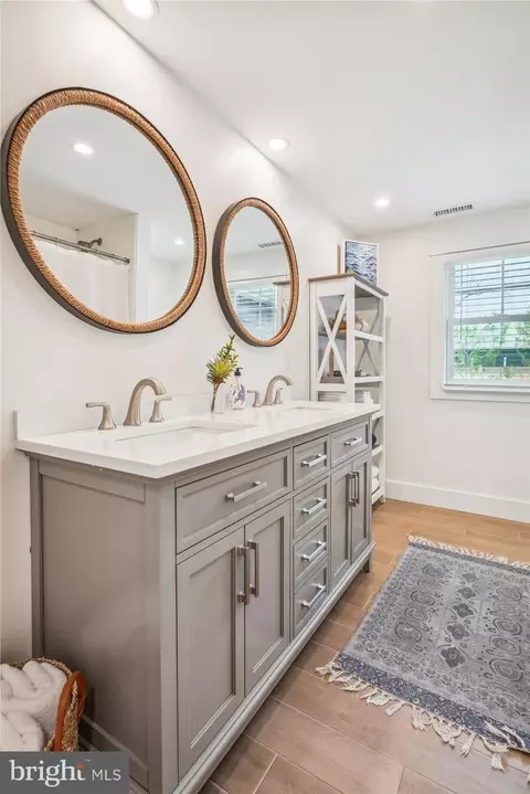 Bath - 109 E Maple Ave, Saint Michaels, MD 21663 photo 1 of 5