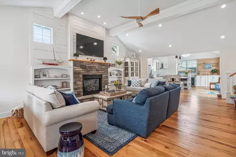 Living - 109 E Maple Ave, Saint Michaels, MD 21663 photo 2 of 5