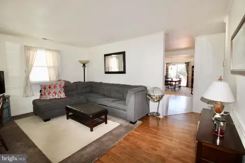 Living - 107 E Maple Ave, Saint Michaels, MD 21663 photo 1 of 1