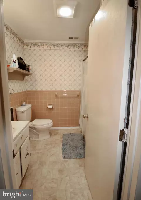 Bath - 107 E Maple Ave, Saint Michaels, MD 21663 photo 2 of 2