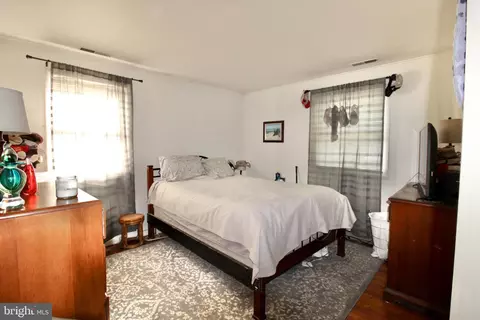 Bedroom - 107 E Maple Ave, Saint Michaels, MD 21663 photo 2 of 3