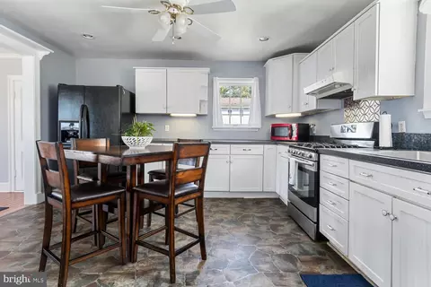 Kitchen - 4912 Bar Neck Rd, Tilghman, MD 21671 photo 2 of 2