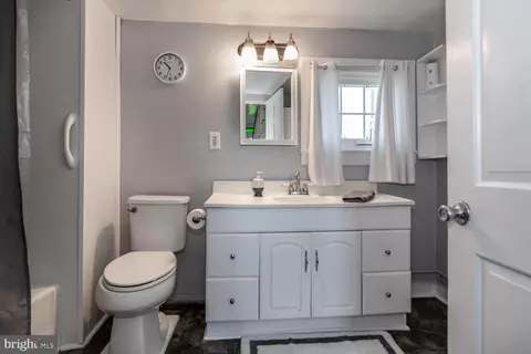 Bath - 4912 Bar Neck Rd, Tilghman, MD 21671 photo 1 of 1
