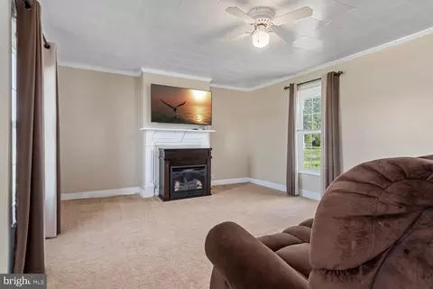 Living - 4912 Bar Neck Rd, Tilghman, MD 21671 photo 2 of 3